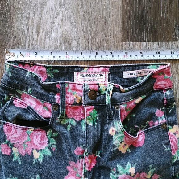 Guess Girls Floral Jeans. 3 Zip Crop Stretchy Denim Size 23 Jeans. Zips on Hems. - Picture 8 of 10